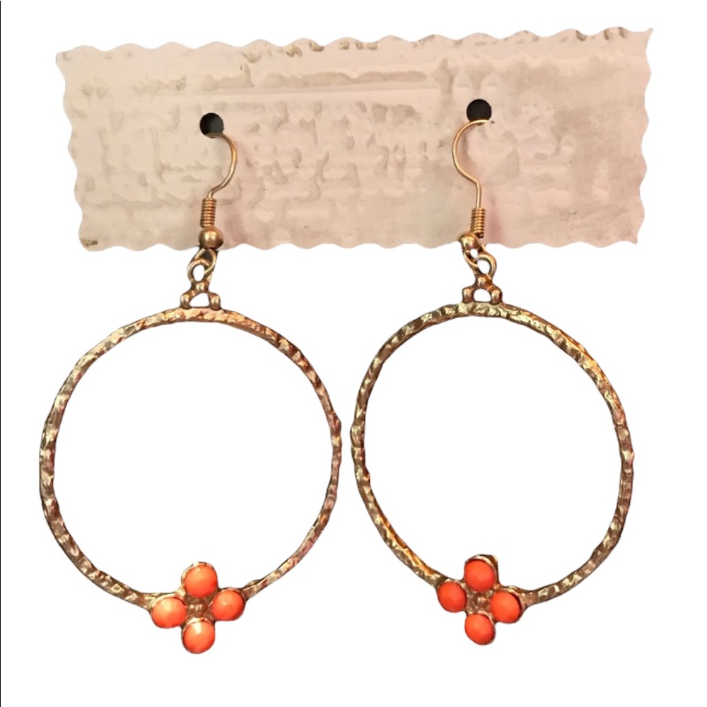 NWT! Hammered matte gold hoops with stone detail
